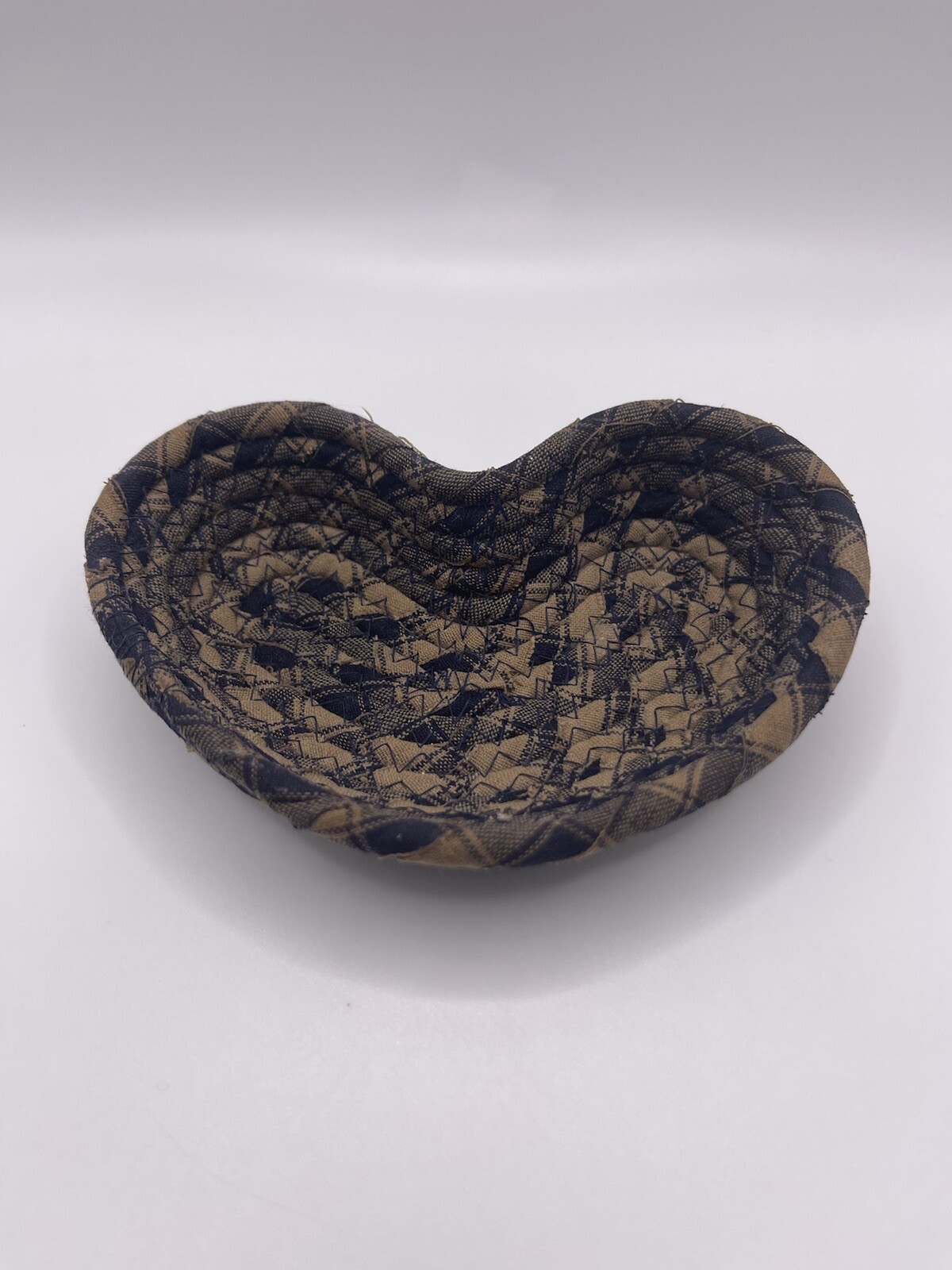 Vintage Coiled Rope Fabric Mini Heart Basket Trinket Jewelry Dish Decor