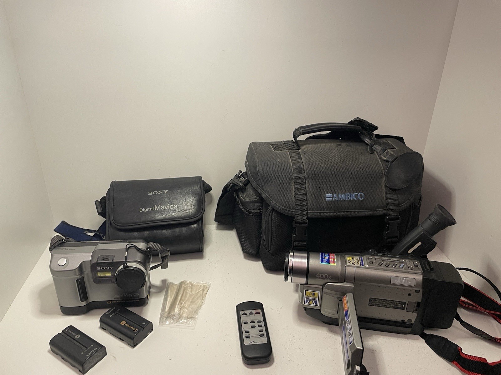 Lot Of 2 Camera/camcorder Sony & JVC Preowned