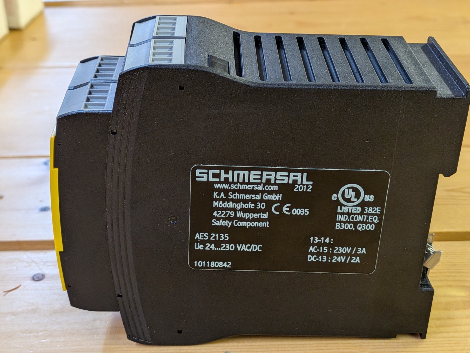 Schmersal AES 2135 Safety Relay Module 24-230V AC/DC Used Working