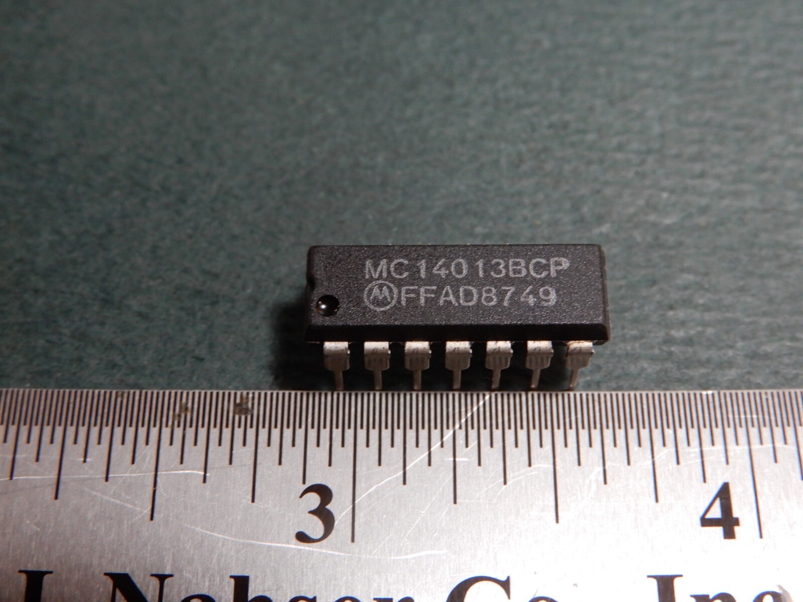 Motorola MC14013BCP Dual Type D Flip-Flop IC's Qty 50 NOS