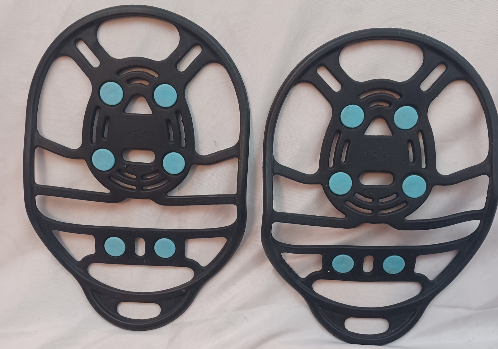 Yaktrax Winter Traction Cleats Size LRG-XLG w/Storage bag