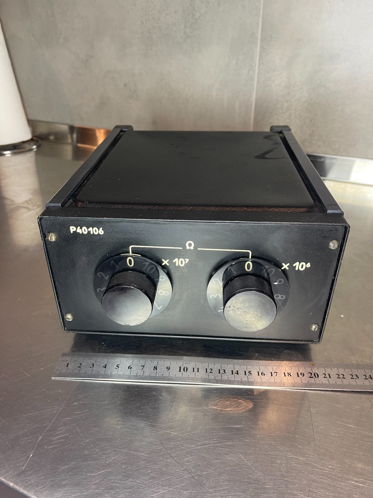 1 2 3 4 5 6 10 20 30 50 60 100 110 MOhm  Decade Resistance Standard Box  0.02%