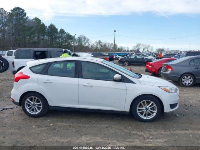 FOCUS 2015 Glove Box 4577676