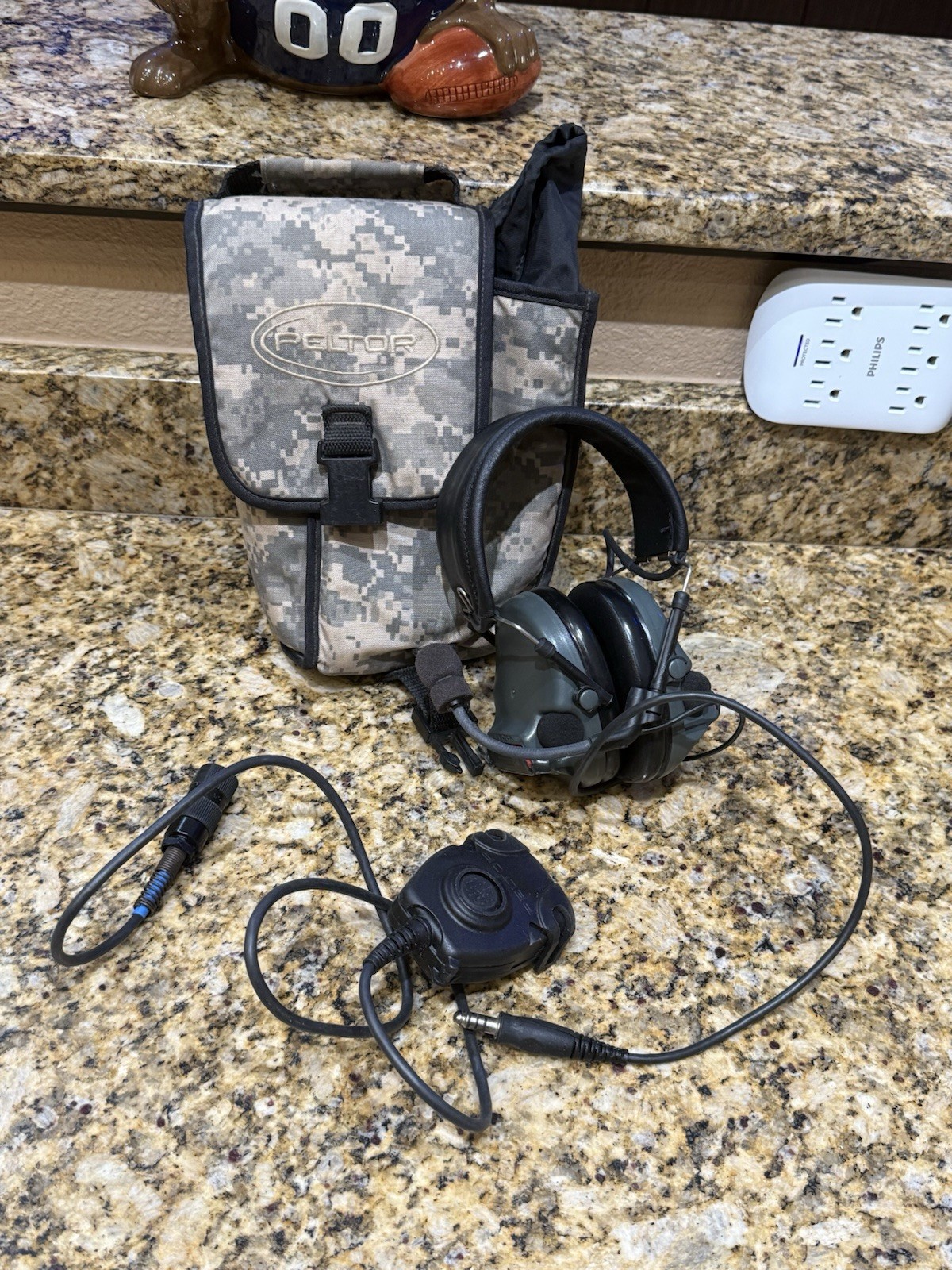 PELTOR COMTAC ACH KIT HEADSET "NEVER USED" MT17H682FB-47 Brand New W Pouch