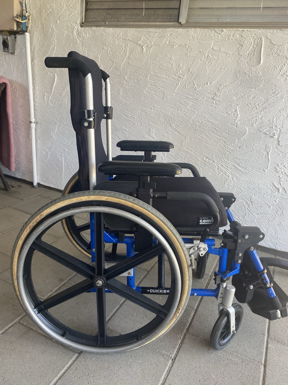 Quickie 2 wheelchair manual folding wheelchair 16”x19”x22”