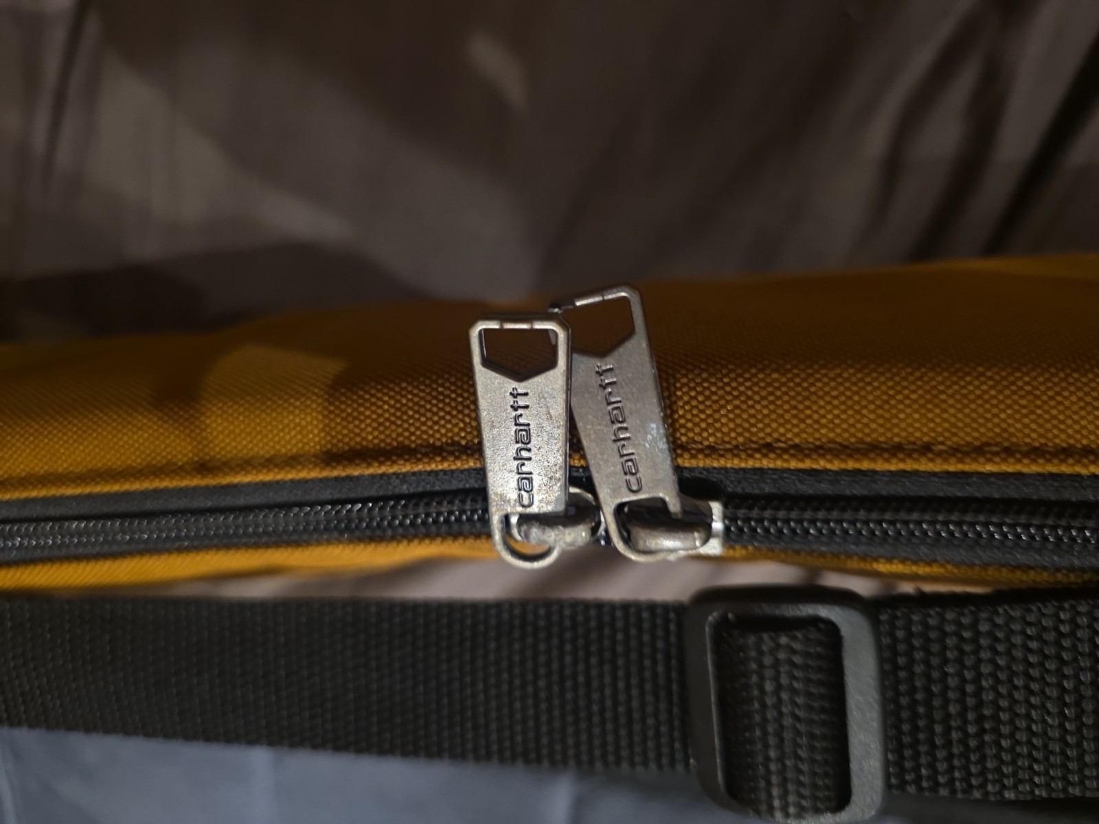 CARHARTT 6 Pack Insulated Beverage Cooler Shoulder Strap Bag Duck Brown