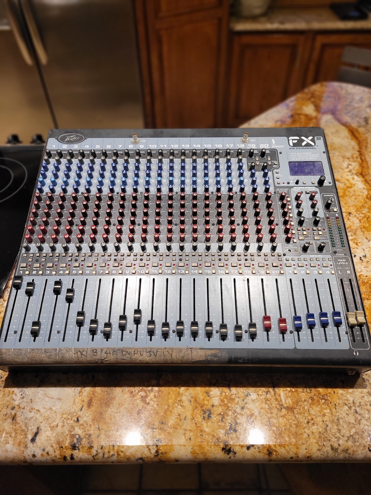Peavey 24FX 24-Channel 4-Bus Mixing Console with Effects (03603770)