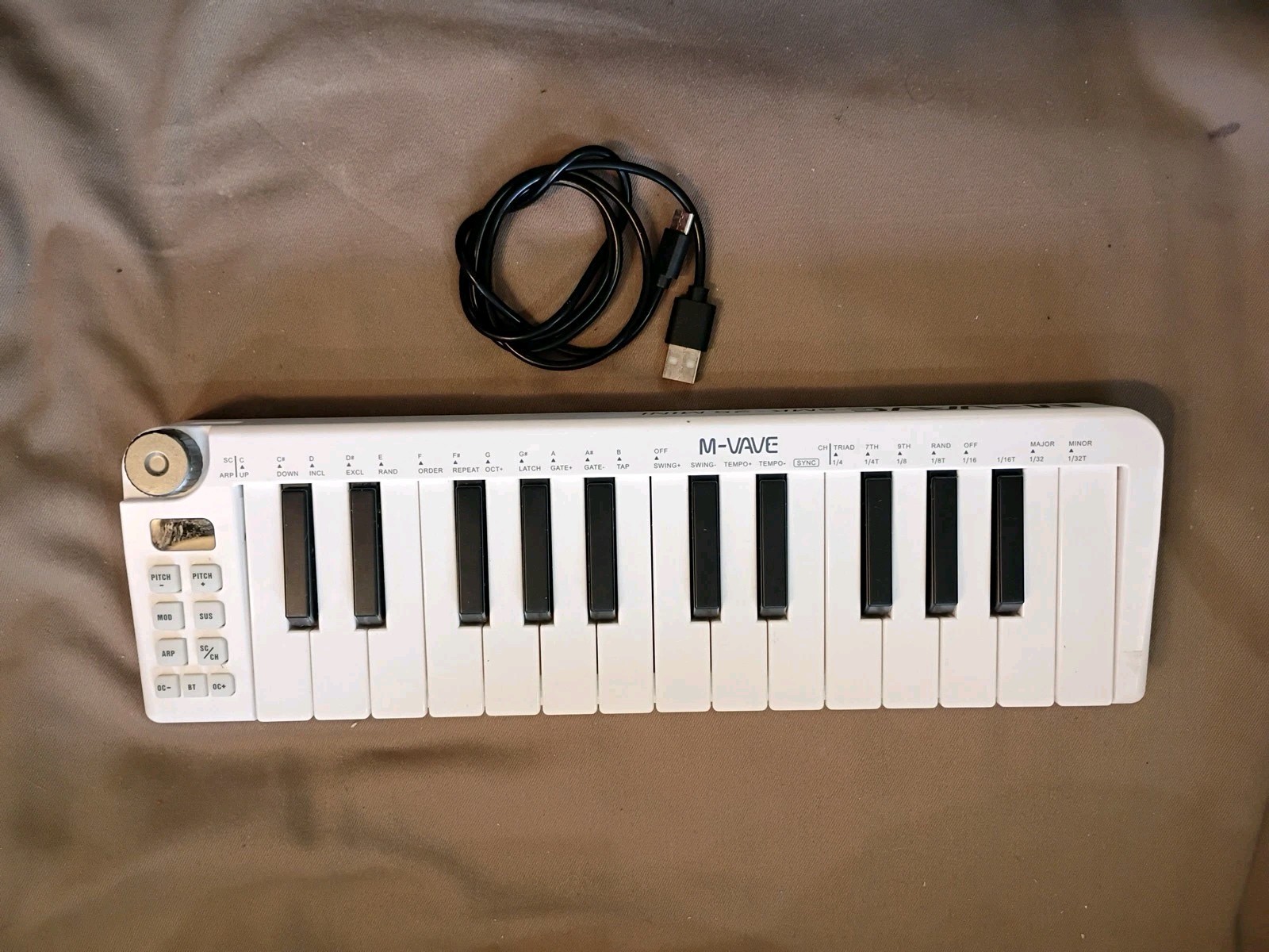 M-VAVE SMK-25 Mini Wireless Bluetooth MIDI Controller With Charging Cable