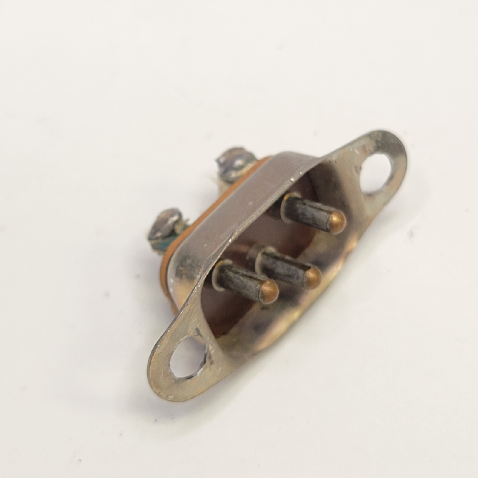 LIGHT MOUNT BRACKET POWER OUTLET - Berkey Colortran Mini-Pro Model No. 100-091