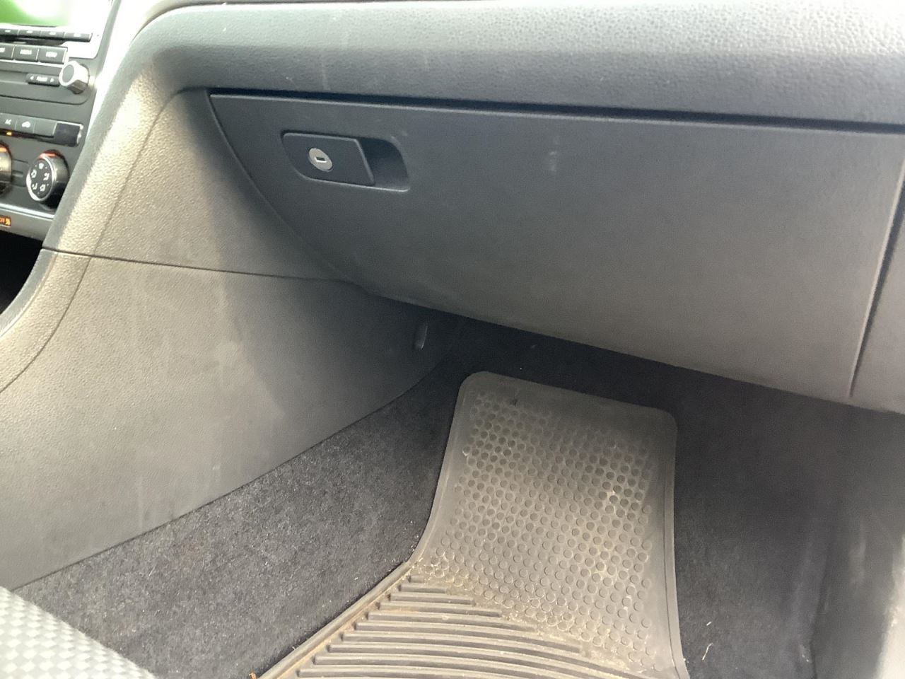 PASSAT    2014 Glove Box 4983673
