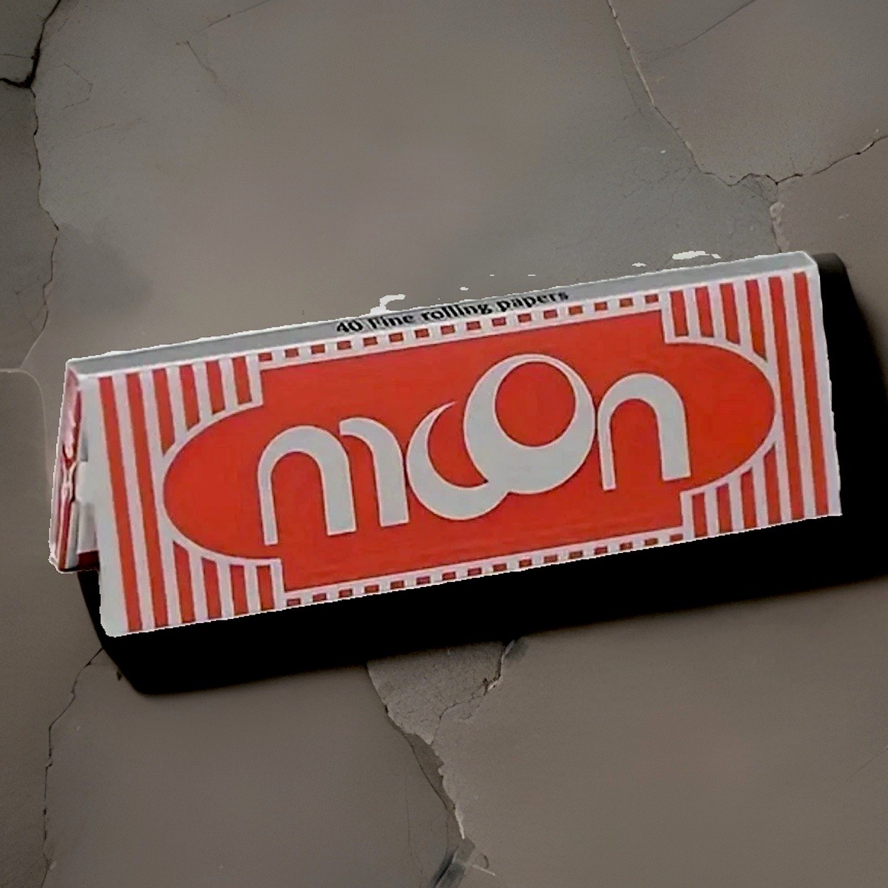 50 Packs Full Box MOON Rolling Papers 70mm Red Short Size