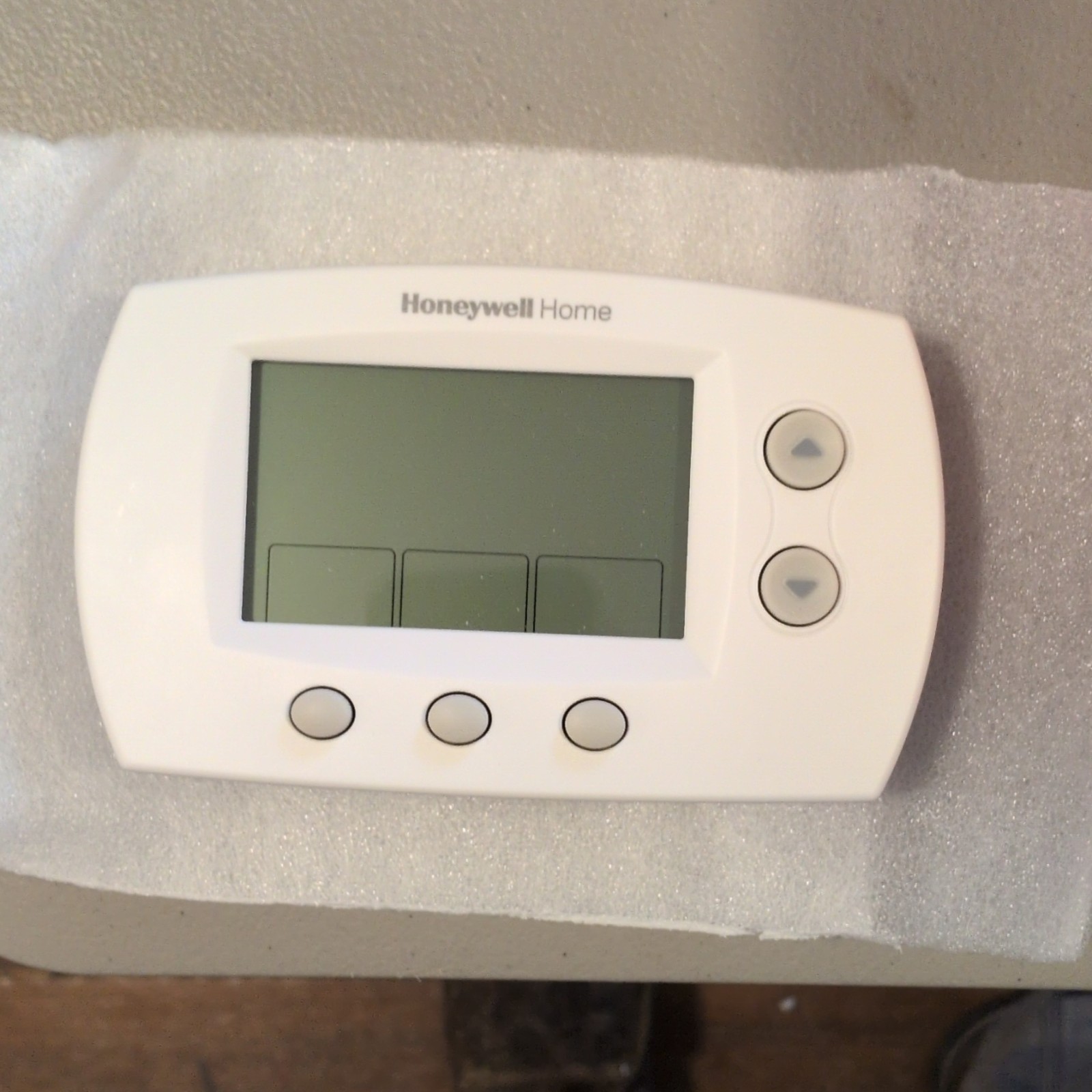Honeywell Home Wireless Non-Programmable Thermostat Kit w/ Return Air Sensor