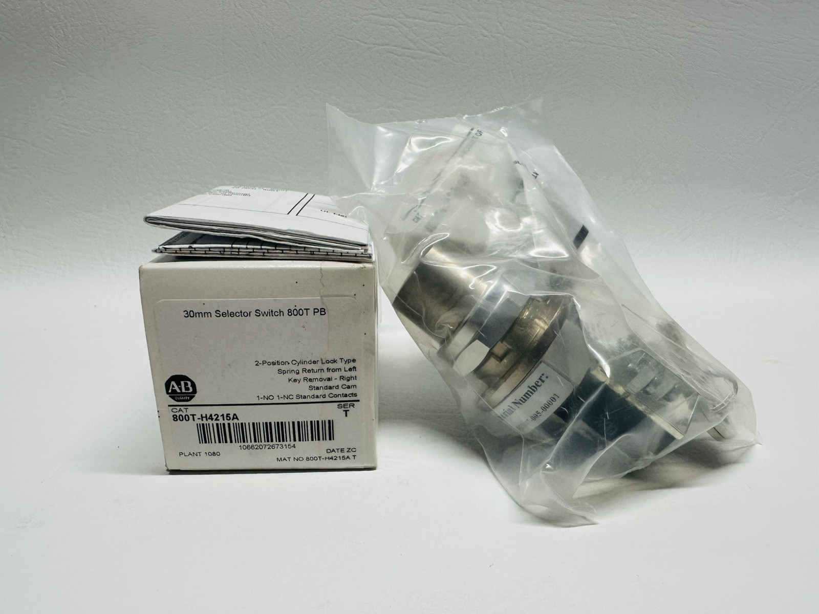 NEW Allen Bradley 800T-H4215A Selector Switch