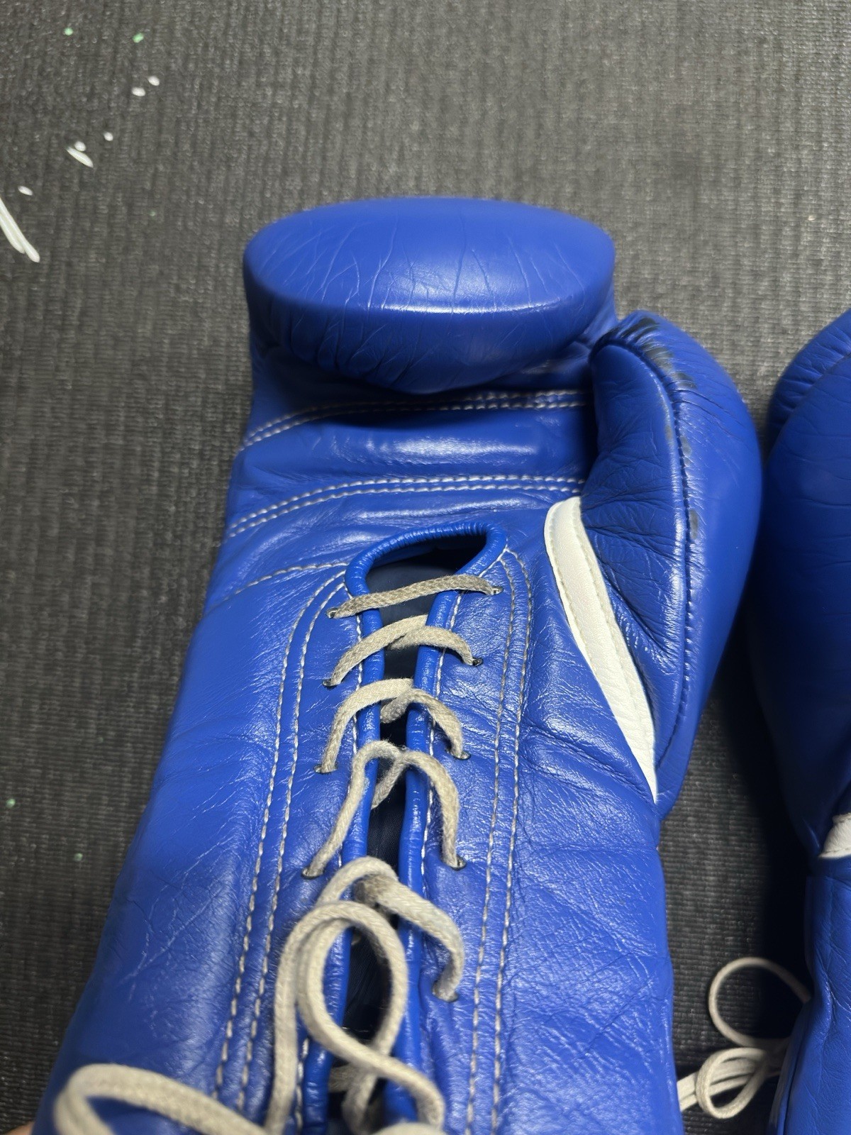 WINNING Boxing Gloves 14oz