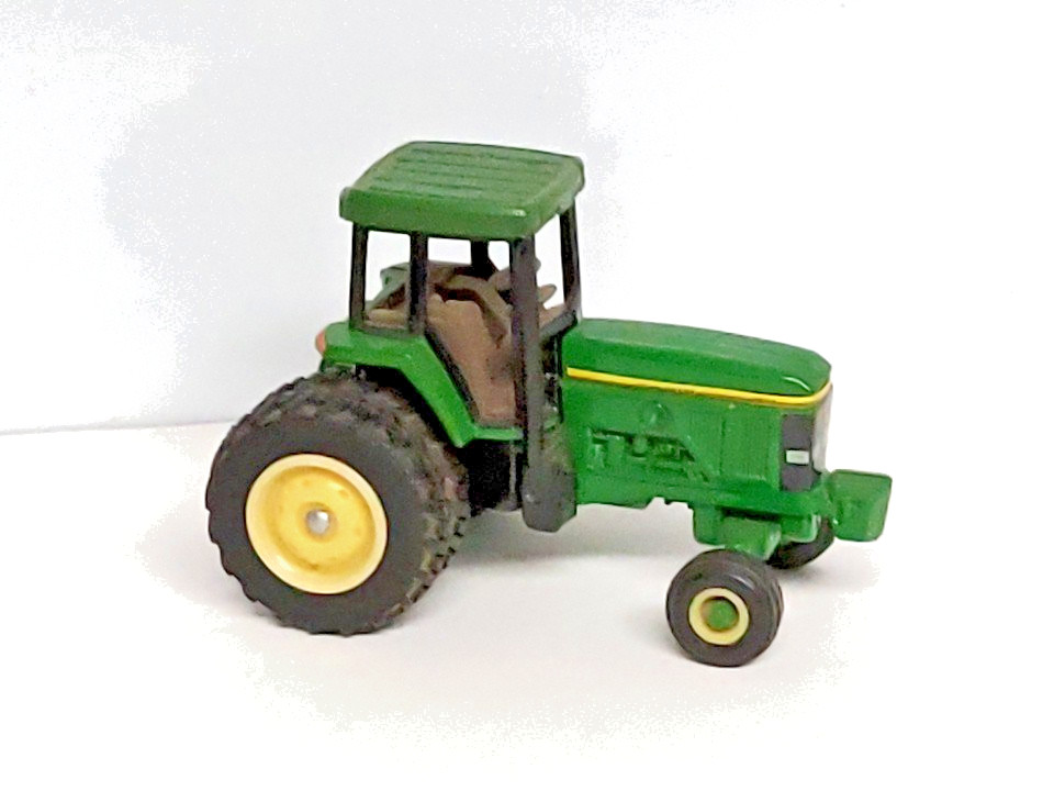ERTL John Deere 7800 Row Crop Farm Tractor w/ Duals, Green, 1/64 Very Dusty