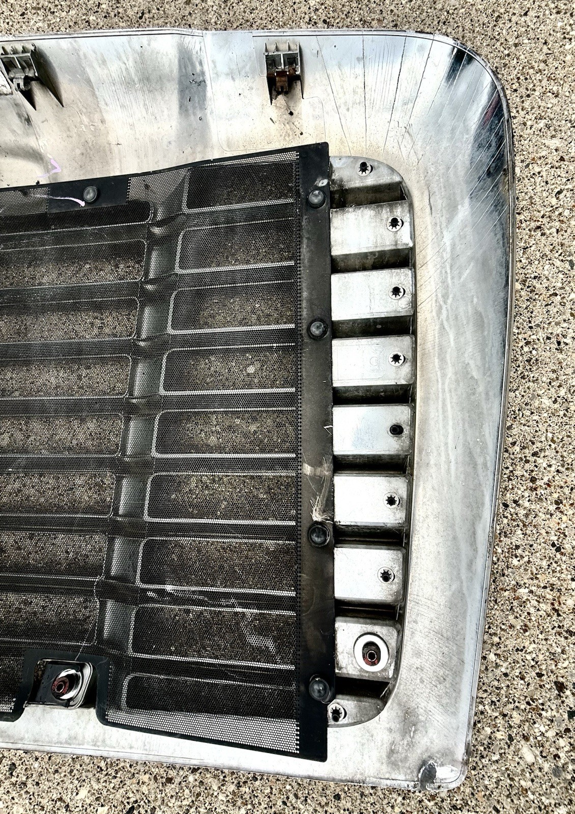 2008-2019 FreightLiner Cascadia Grille With Bug Screen Used OEM