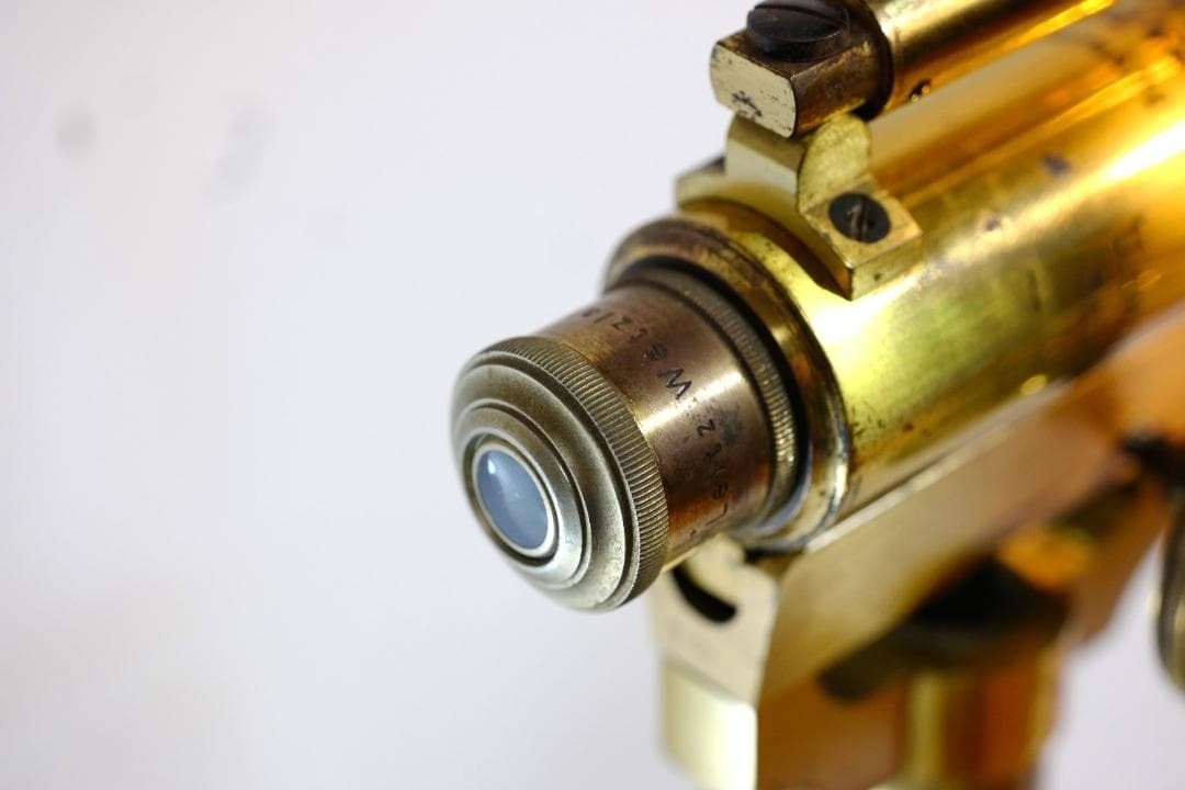 Antique Microscope No. 34: Ernst Leitz Vertical Reading Microscope