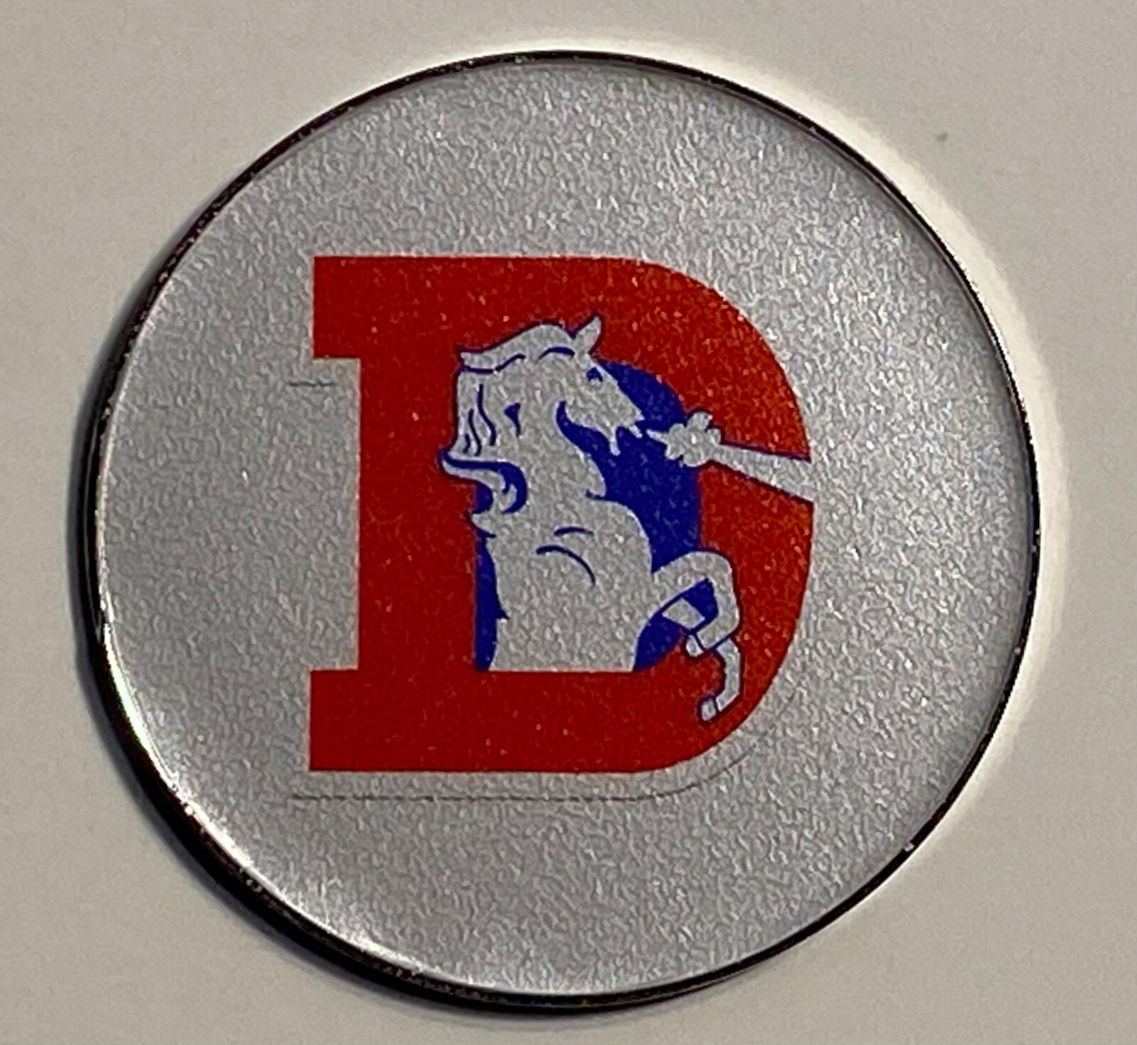 Denver Broncos - NFL - NEW Pro size 32mm Slim - Golf Ball Marker