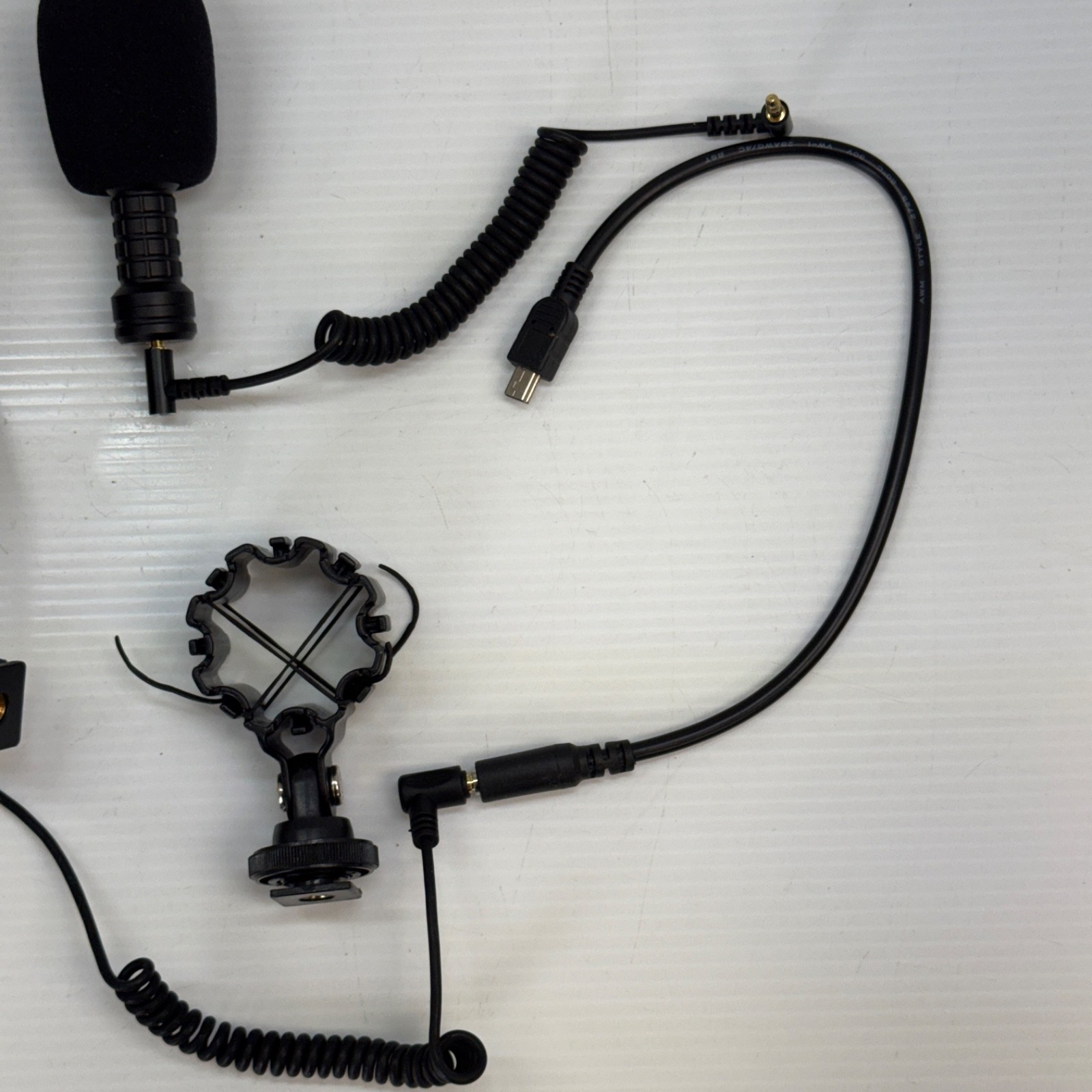 Comica V30 pro External Microphone Kit w/ Mount & Cables untested