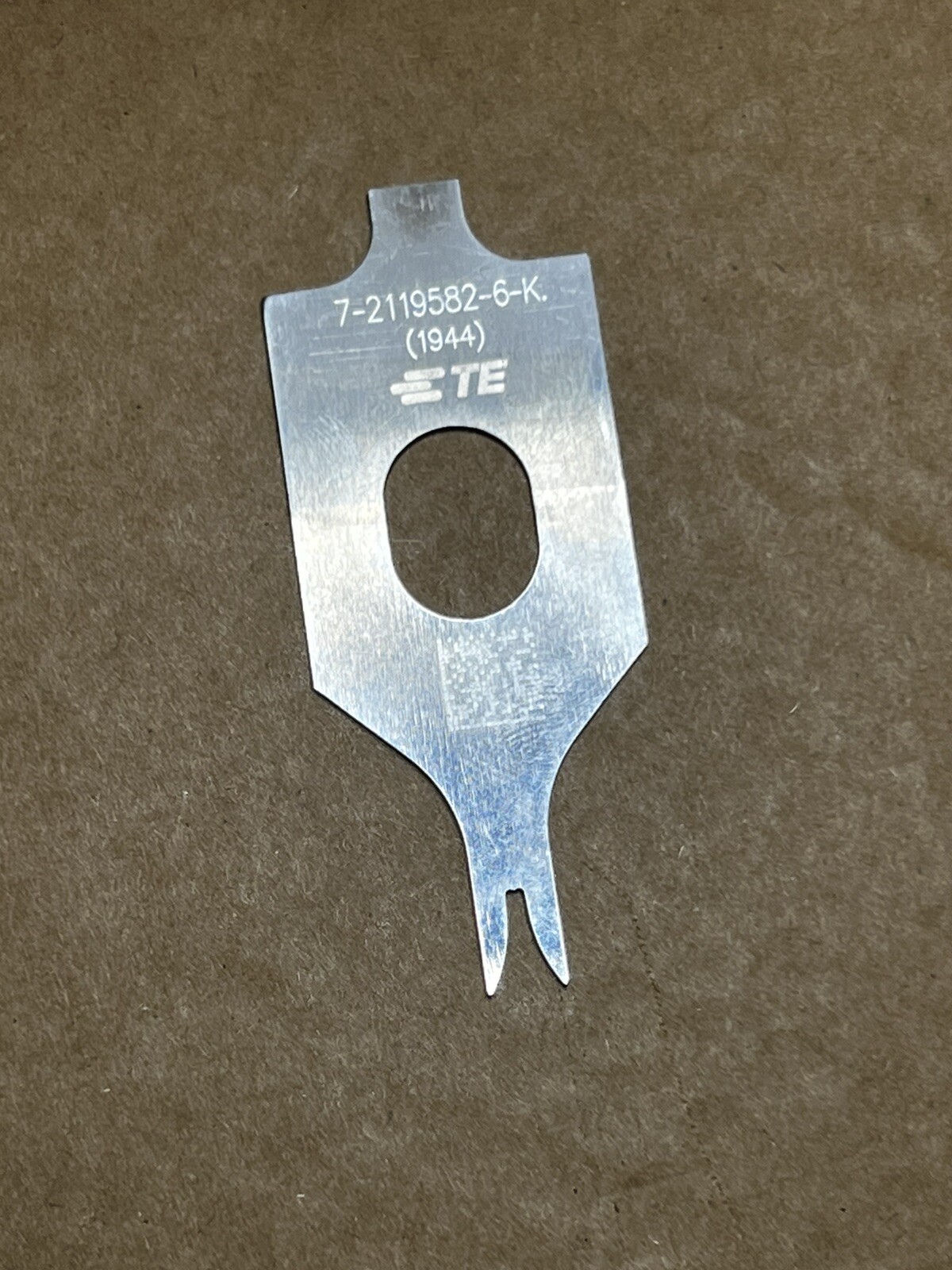 TE Connectivity 7-2119582-6 Crimping Tool