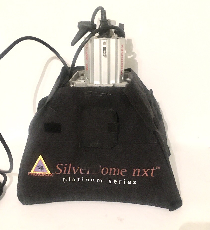 Photoflex Starlite Model FV-SL 3200 110-250 Volts/60Hz 1000 Watts w/Bulb & Shade