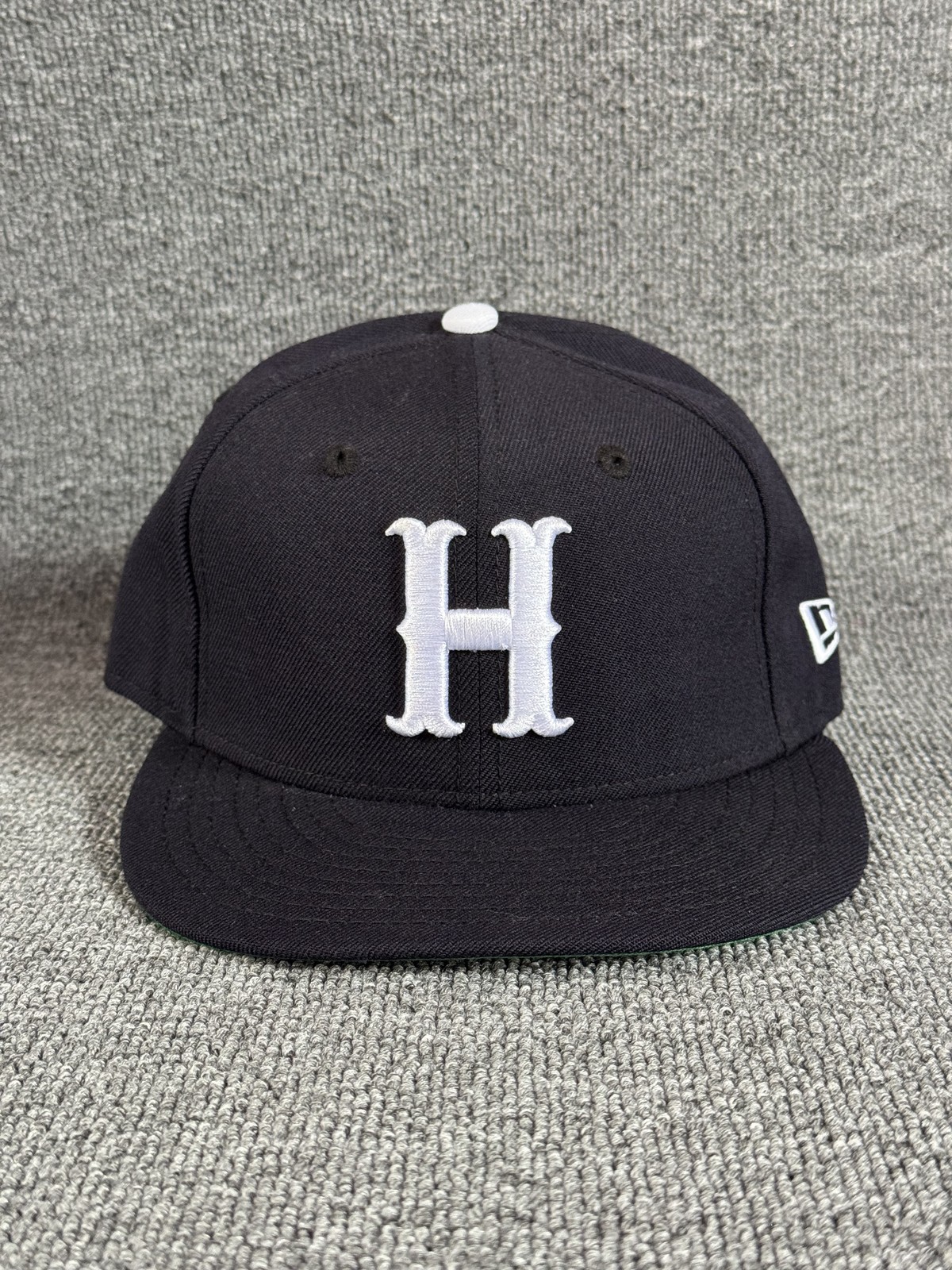 New Era Hiroshima Carp 59FIFTY Fitted Black 7 1/4 Retro Hat