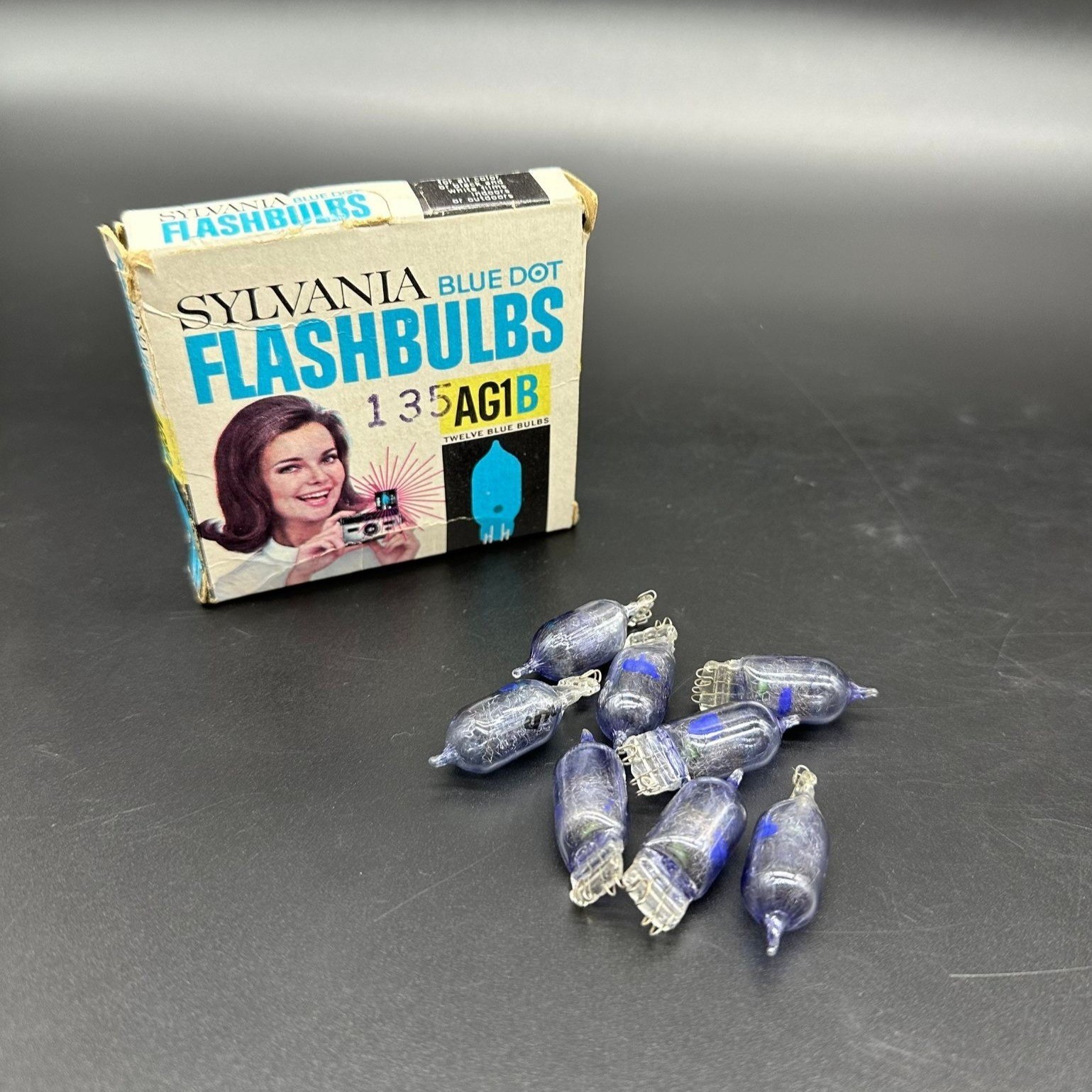 Vintage Sylvania Blue Dot AG1B Flashbulbs 135 Lot Of 8 Retro Cameras Accessory