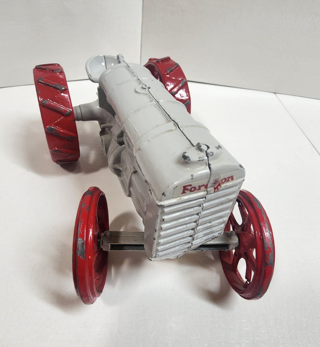 Diecast Fordson Toy Tractor #3021 Missing the Steering Wheel