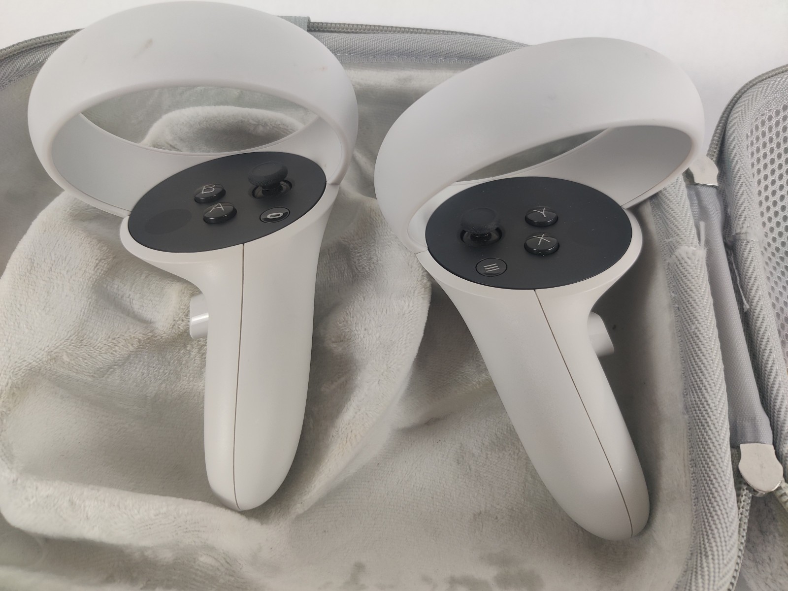Oculus Quest 2 VR Headset 128GB 2 Controllers w/ Carrying Case - Tested
