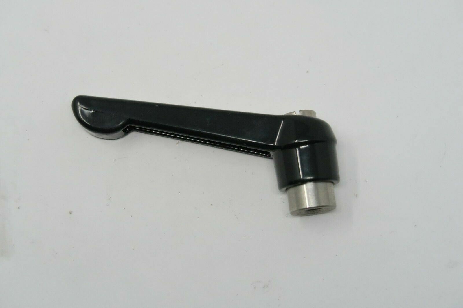 2 pcs MONROE ENGINEERING MA-59013 IN SS INSERT BLANK TAPPED REAM METRIC Handles