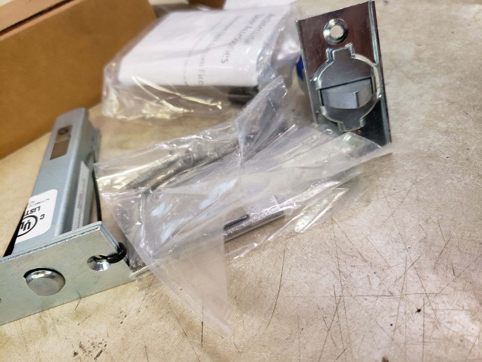 Rockwood 2960.32D Auto Flush Bolt 19BFB US32D