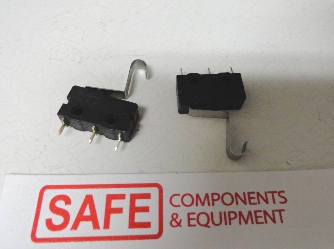 TYCO Miniture Micro Lever Switch Simulated Roller QTY-2 SPDT 5A-125V 3A-250V C54