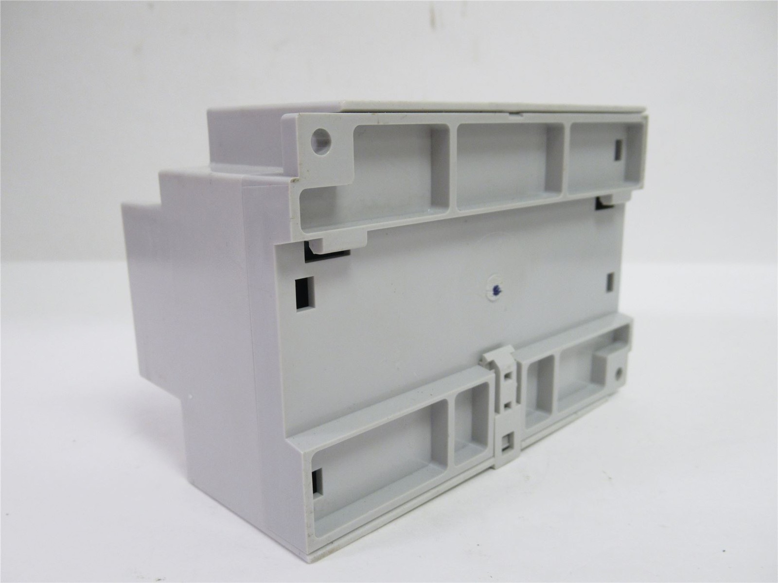 230868 New-No Box; SixTrak ST-AO-2OM-08FB Analog Ouput Base Module