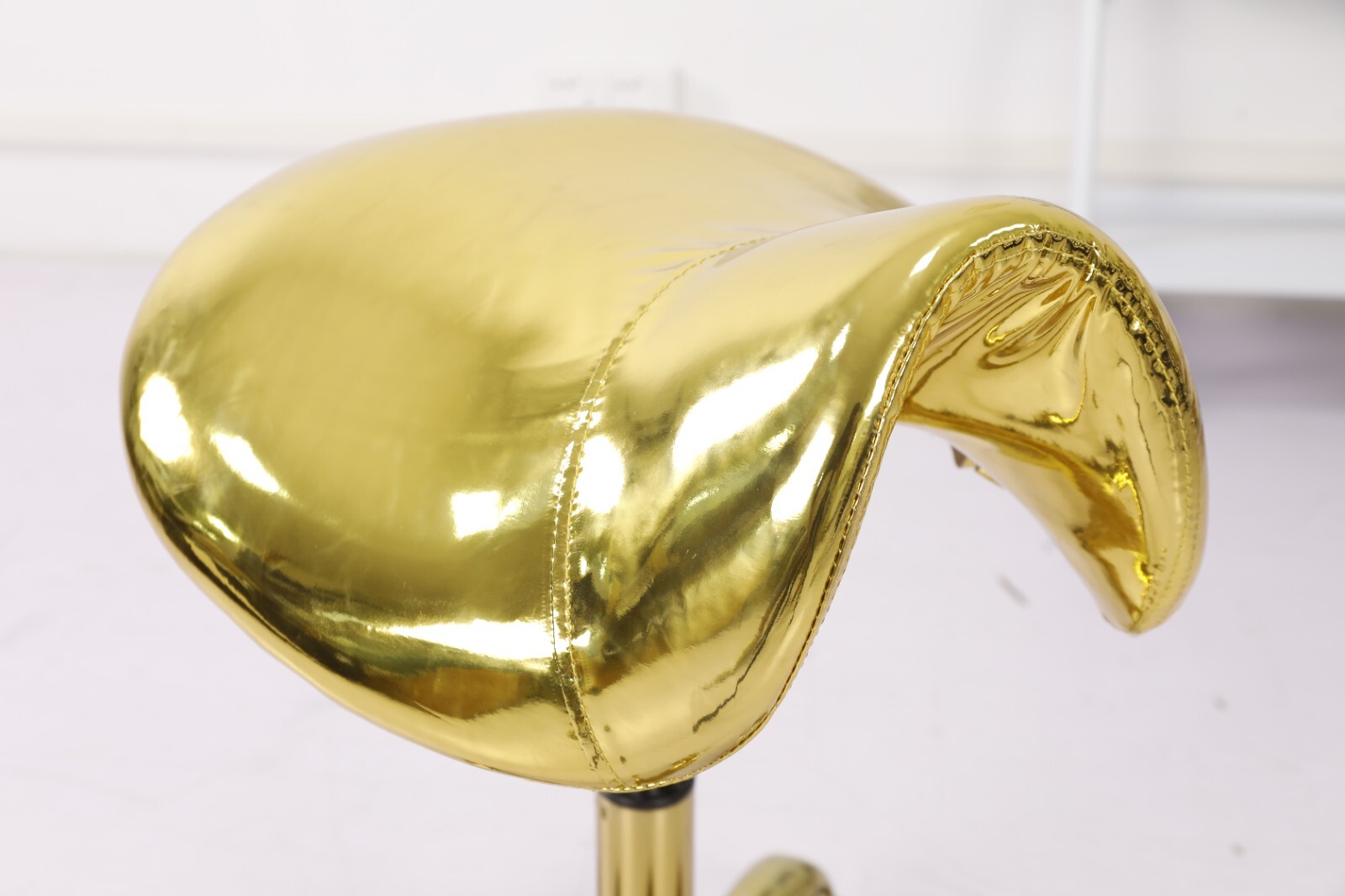 Hydraulic Saddle Stool Gold Rolling Swivel Chair with Wheels Adjustable stool