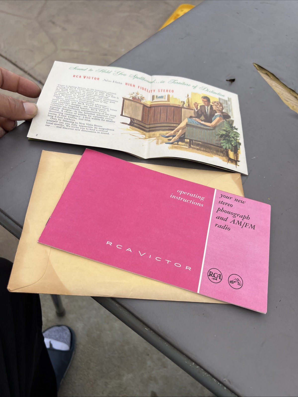 RCA Victor Instruction MANUAL FOR A RECORD PLAYER.  Phonograph NICE PIECE.