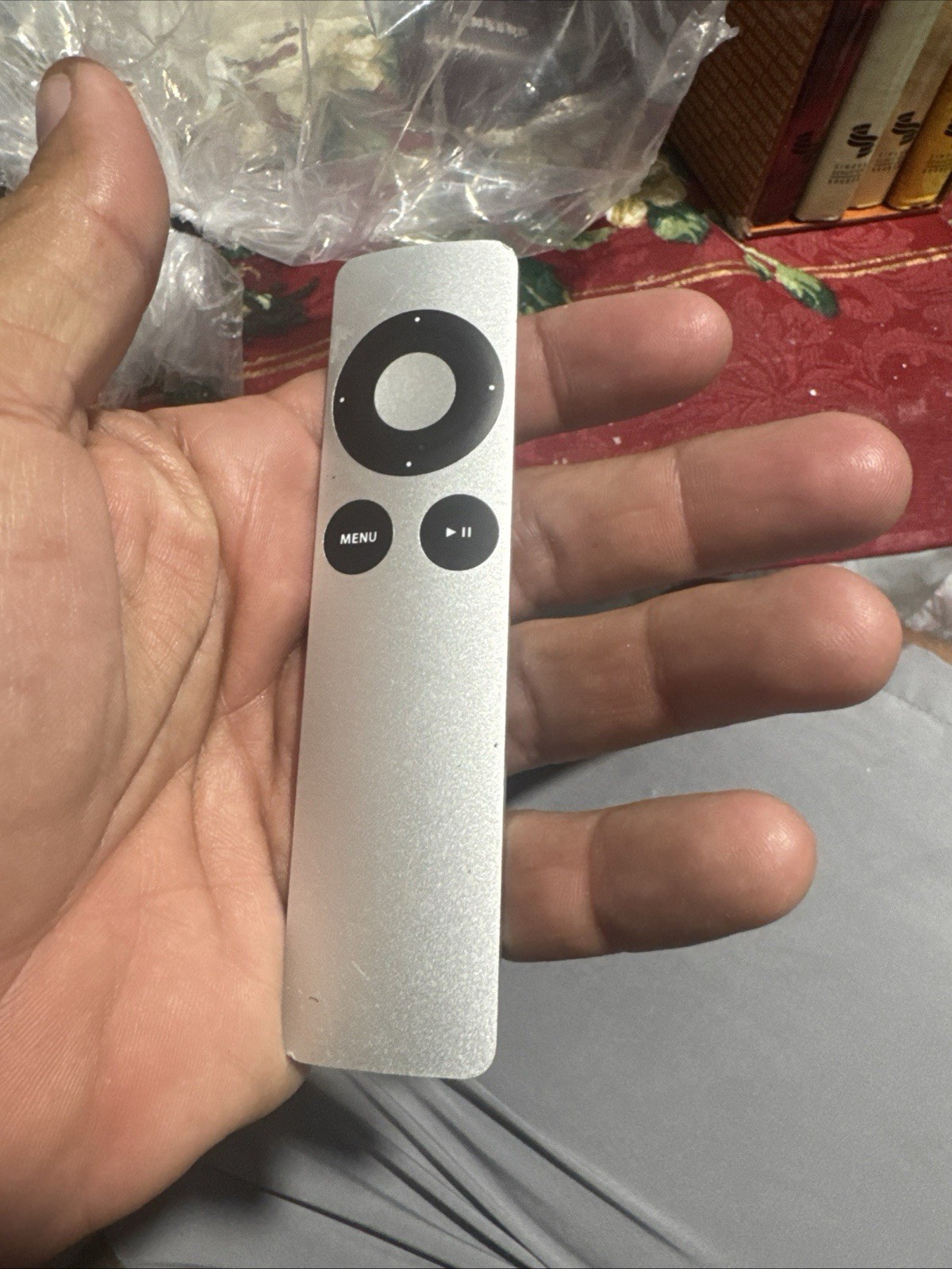 Genuine Apple Silver Remote for TV iPod iMac Macbook Pro Silver A1294