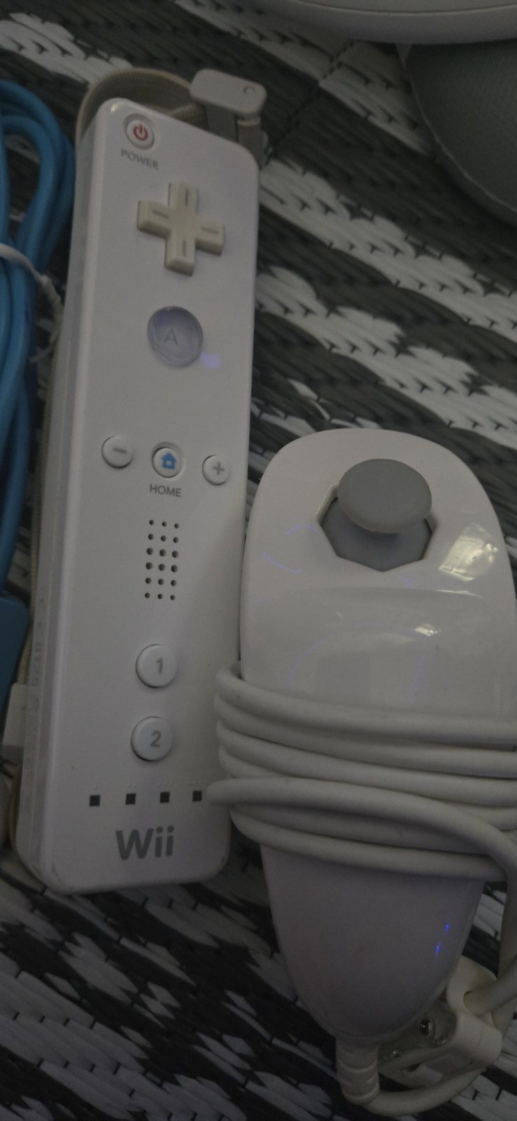 Nintendo Wii RVL-001 Backwards Compatible GameCube Console Bundle + Controllers
