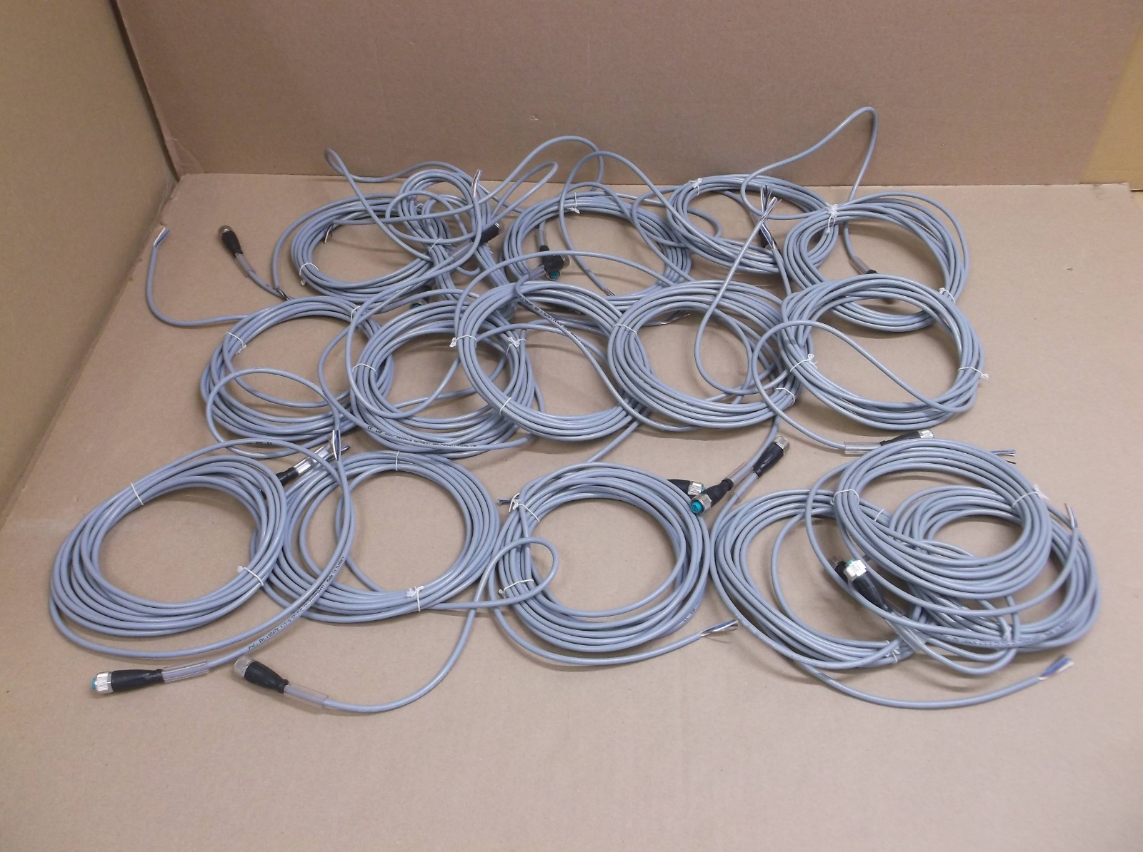 V15-G-5M-PVC Pepperl+Fuchs NEW M12 Female Straight 5-Pole 5M Cable 109478