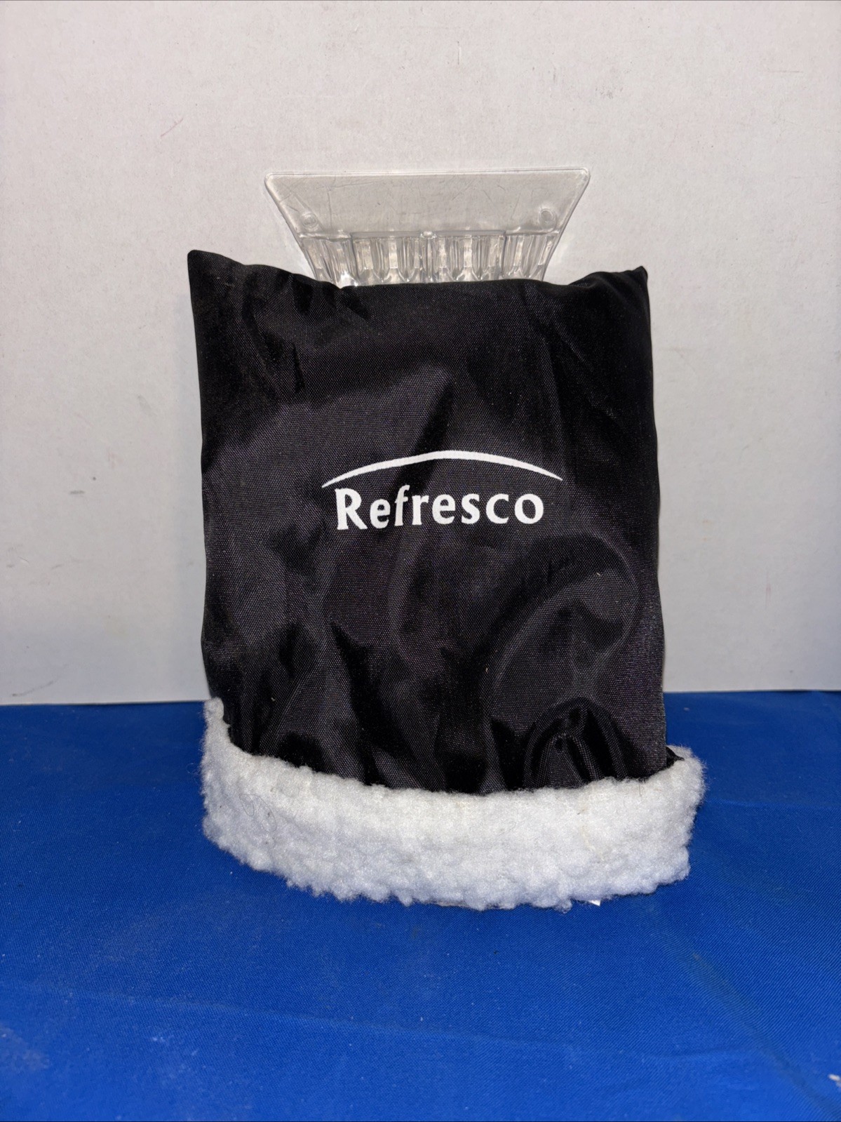 Refresco Ice Scraper With Waterproof Insulated Glove- Estate Find