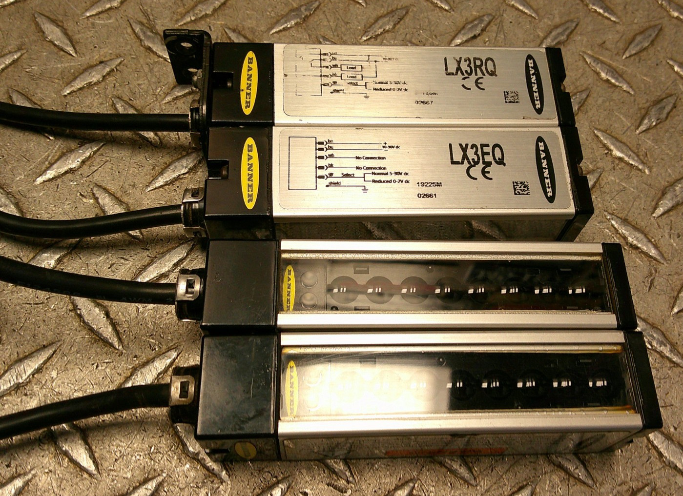 "LOT OF 2" BANNER SENSORS (1) LX3RQ RECEIVER & (1) LX3EQ EMITTER