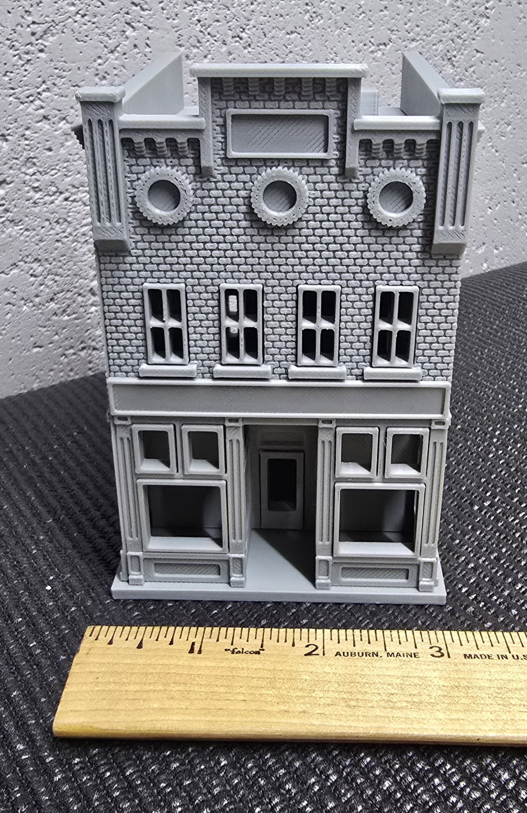HO Scale 1:87 Main St Commercial Building with Lightboxes Unassembled Unpainted