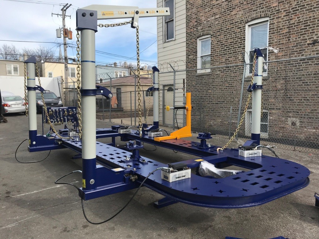 20 FEET LONG AUTO BODY FRAME MACHINE 4 TOWERS WITH CLAMPS, HOOKS, TOOLS + CART