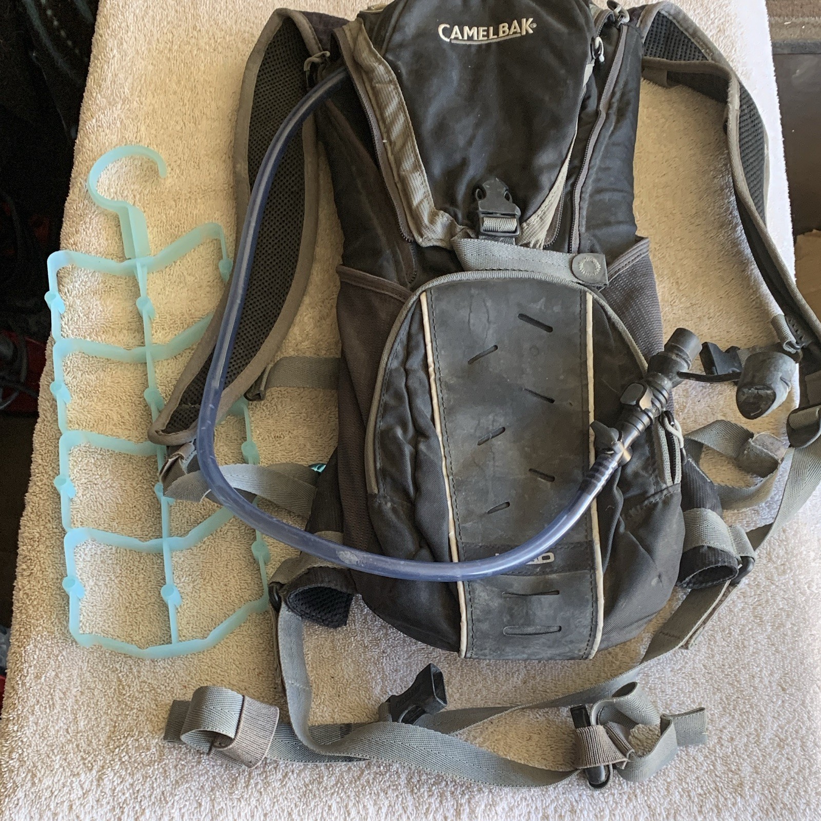 CamelBak Lobo 2L Hydration Backpack Black/Gray w/ Bladder, Bite Valve