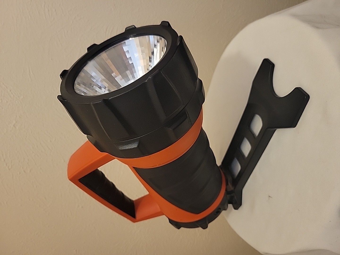 Black & Decker Flashlight Beam Lantern Attached Variable Stand Orange