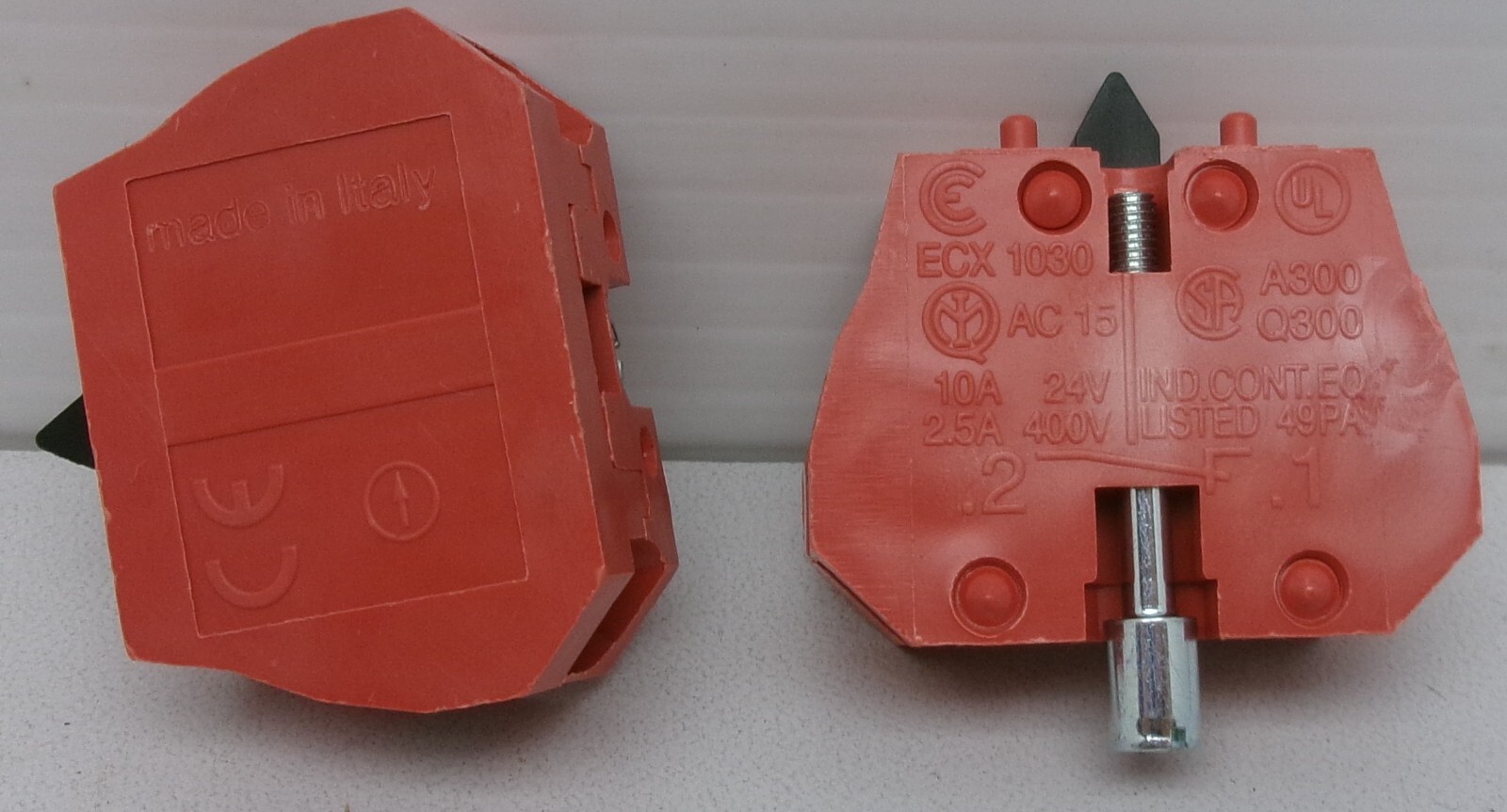 Lot of TWO (2) 22mm CONTACT BLOCK ECX 1030  #705G