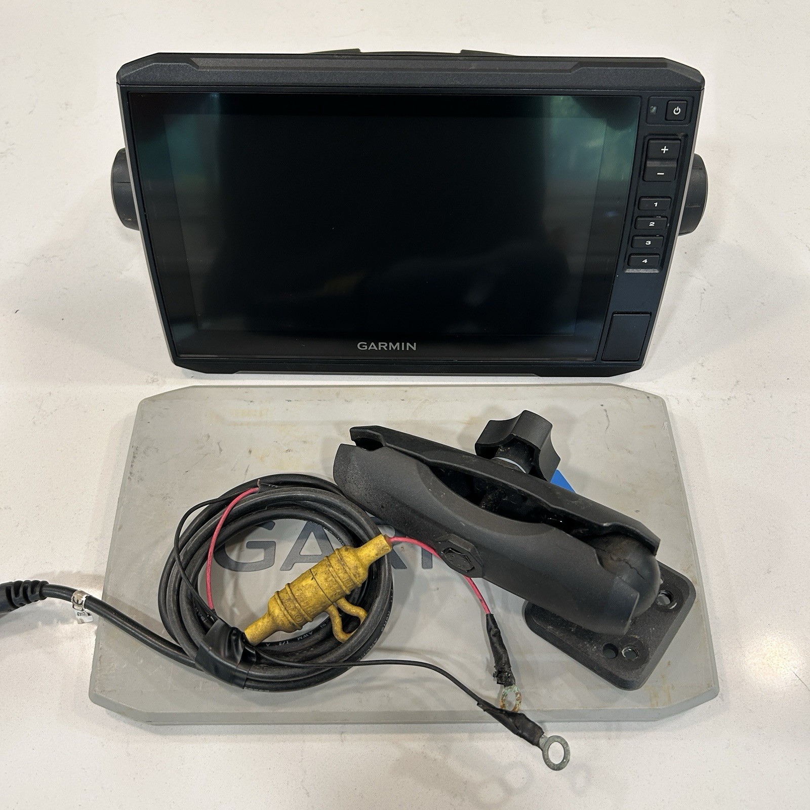 Garmin Echomap UHD 93SV US Lakes 9" Head Unit