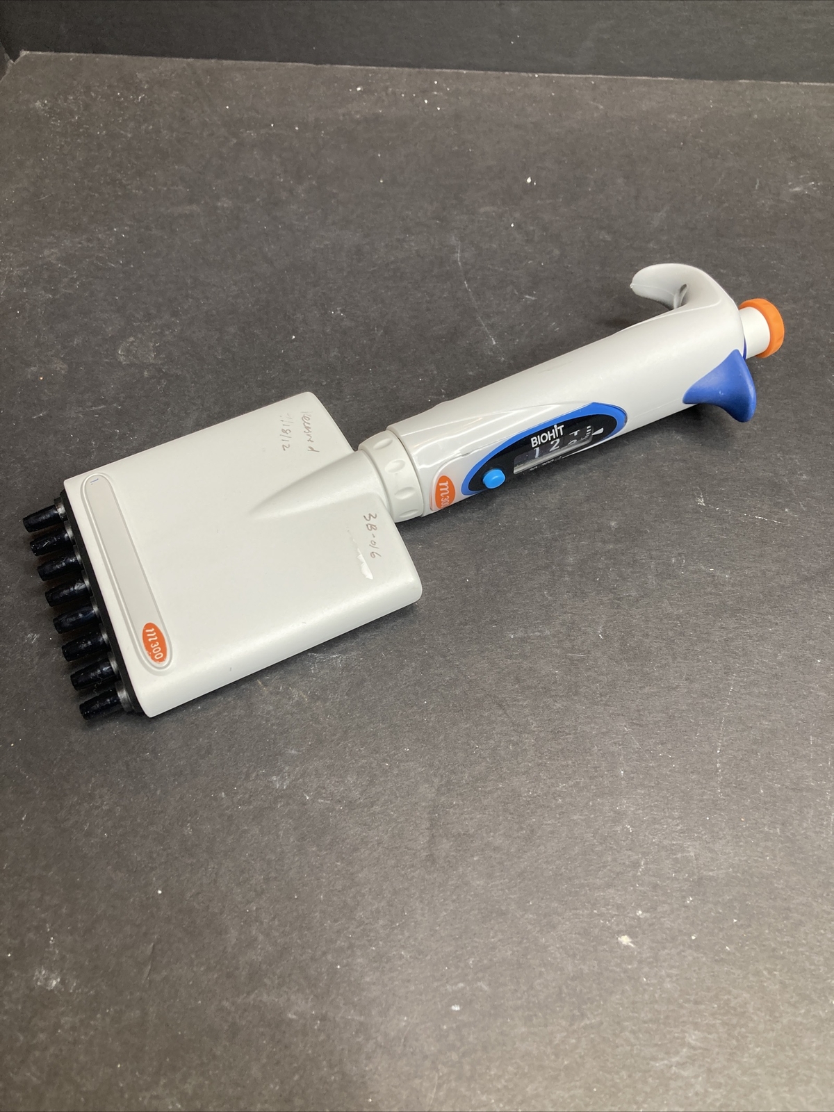 BIOHIT m300 30 - 300 uL 8 CHANNEL M300/8 PIPETTE PIPET