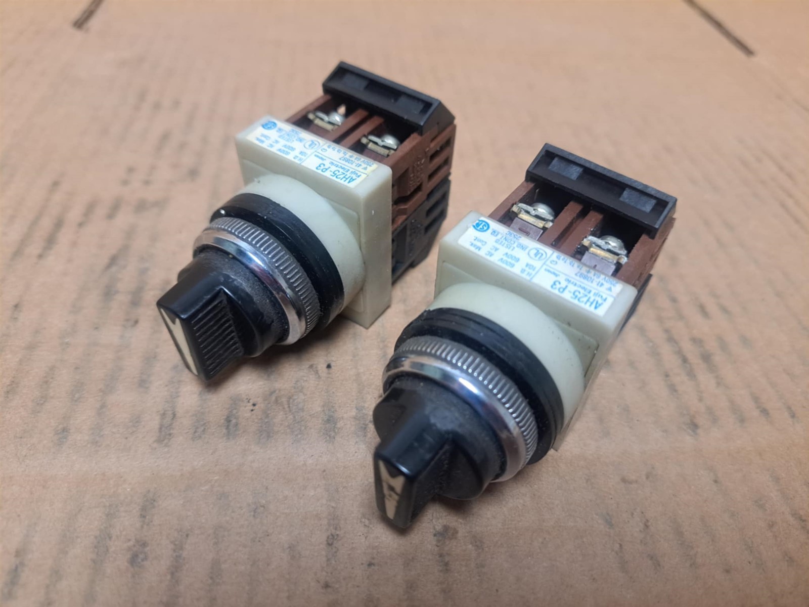 Fuji Electric Selector Switch (Lot of 2) Part No. AH25-P3