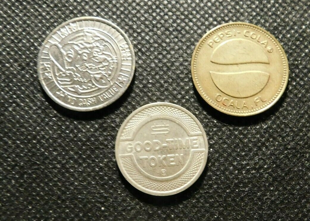 Three Fun Centers Tokens- Very Nice- e196uxx