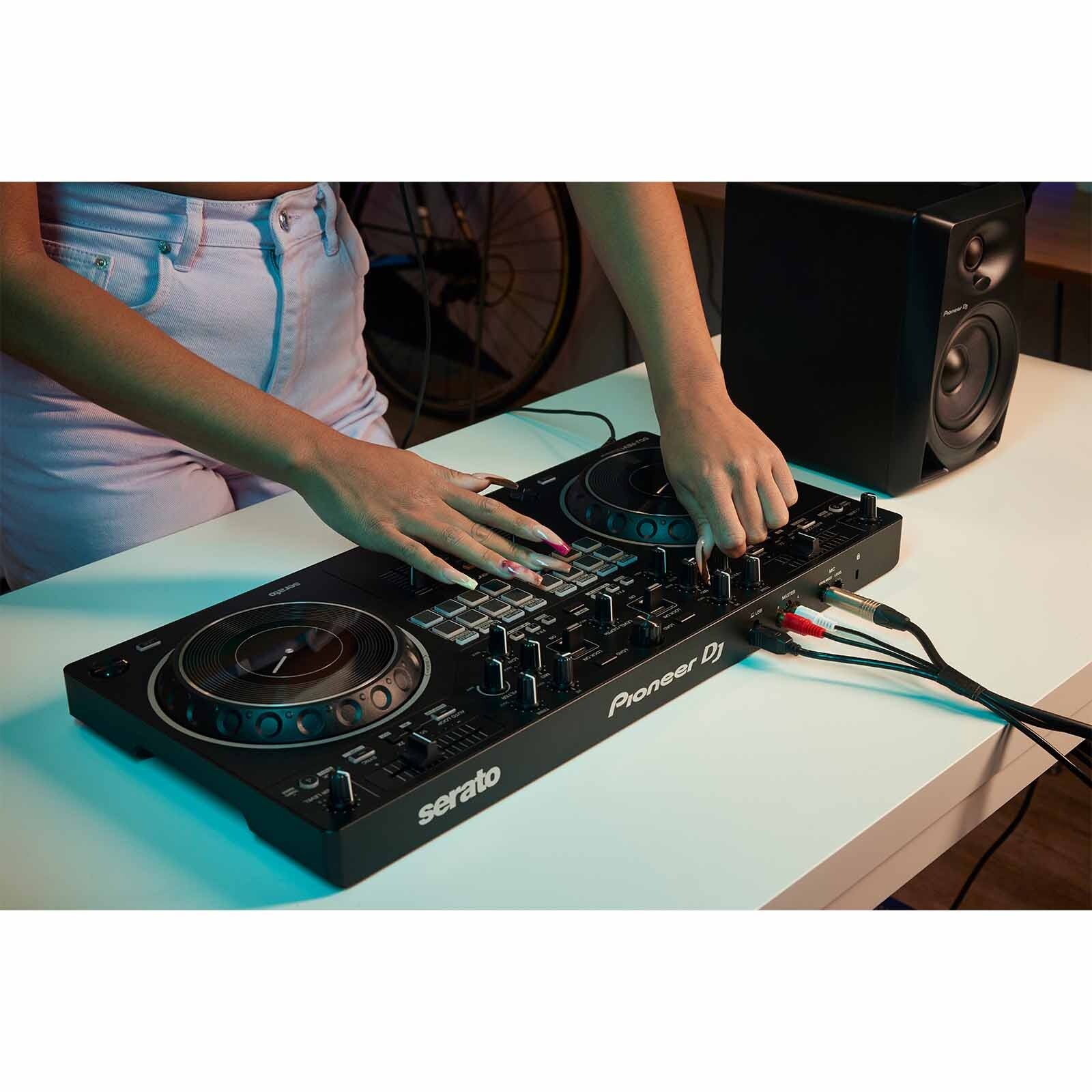 Pioneer DDJ-REV1 Scratch Style 2-Channel DJ Controller w Black Flight Case